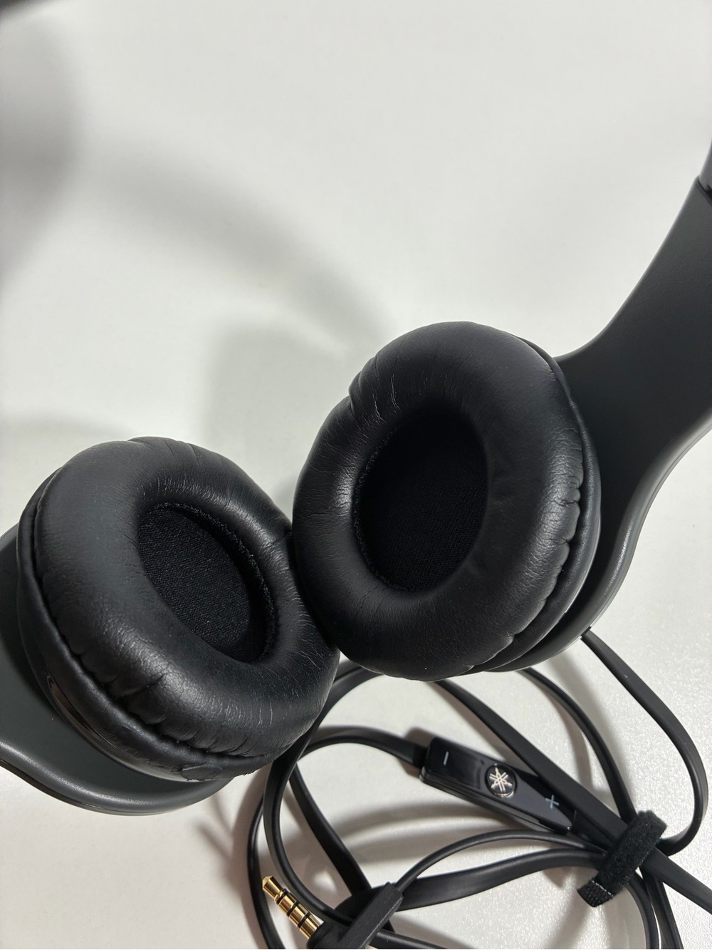 YAMAHA WIRED HEADPHONES W/ MICROPHONE MODEL HPH-PRO 300 BLACK W/ CASE EUC - Picture 6 of 8
